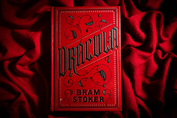 Dracula Book Cover